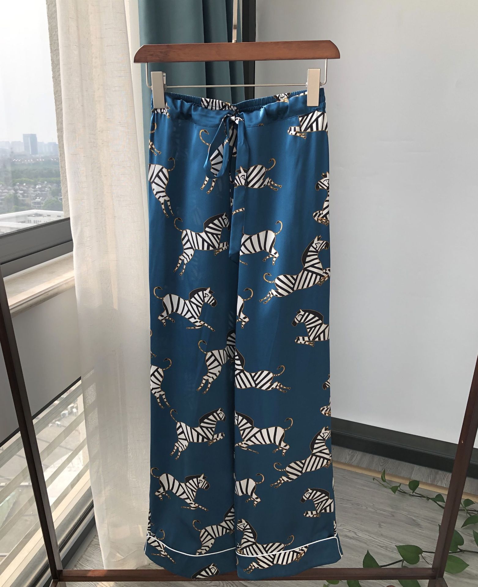 Pajama silk top shorts trousers